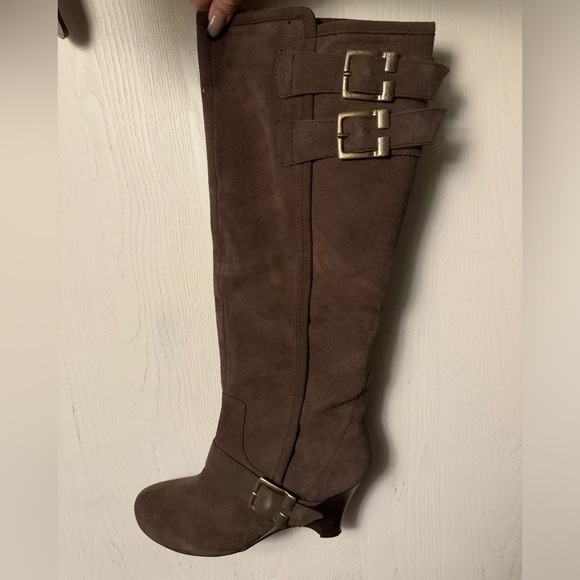 Elegant Brown Knee-High Women's Boots - Picture 1 of 2